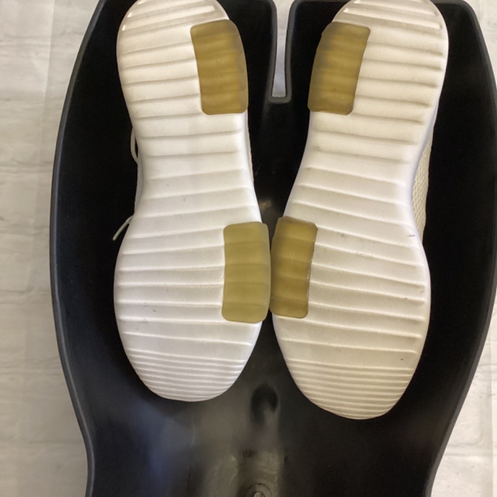 ADIDAS SNEAKERS (SIZE 10) - Picture 3 of 8